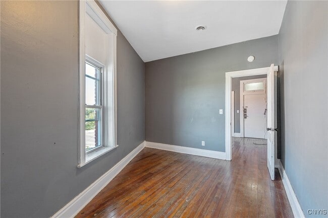 Building Photo - 319 N Salina St