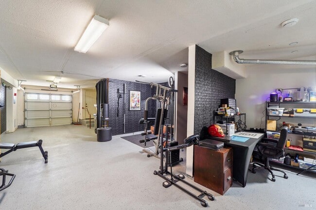 Building Photo - 2931 Edgewater Dr