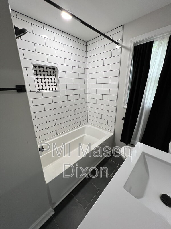 Building Photo - 4003 Schroeder Ave