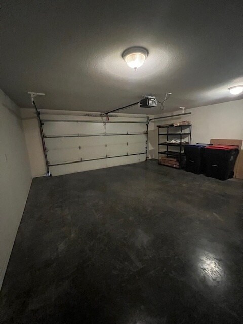 Building Photo - 1725 Sunset Dr