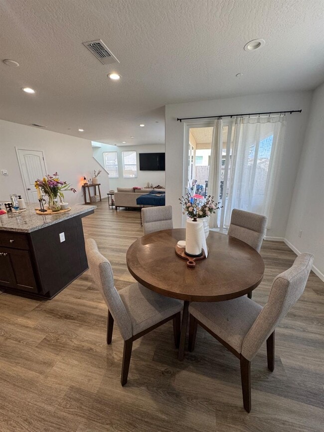 Building Photo - 761 S Kandarian Ave