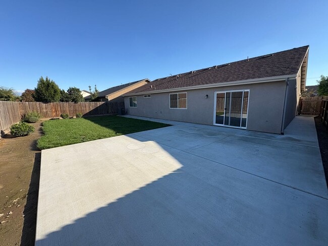 Building Photo - Beautiful Visalia Home Available Now!