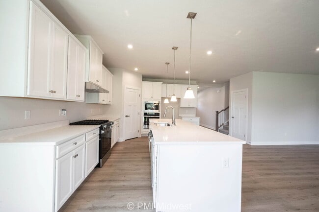 Building Photo - "Spacious 5-Bedroom Retreat with 2.5 Baths...
