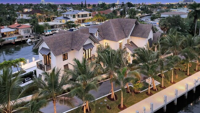 Building Photo - 400 Mola Ave