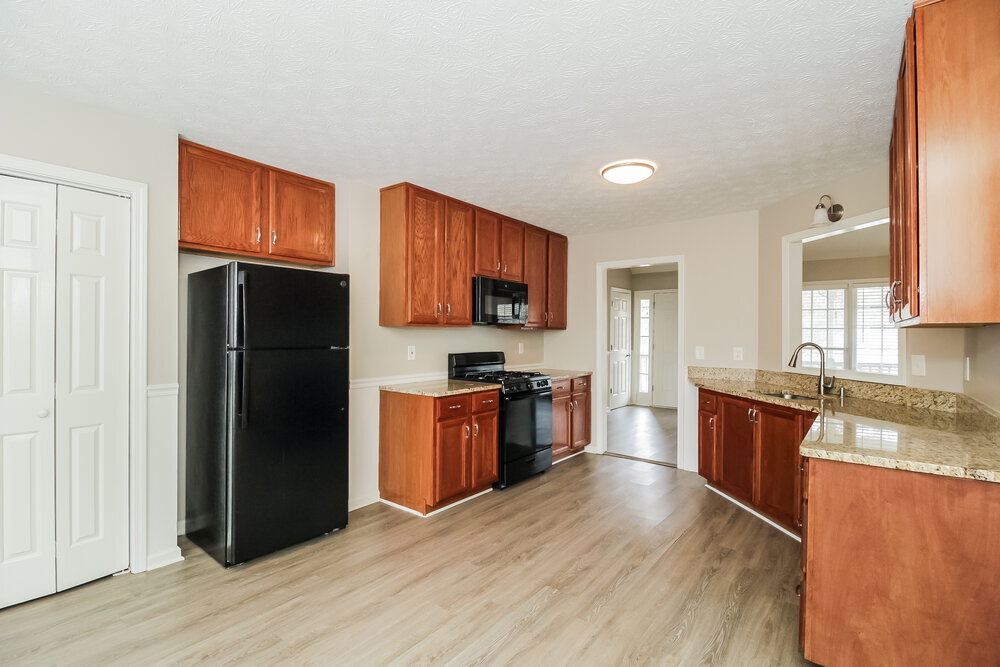 Building Photo - 300 Sterling Dr