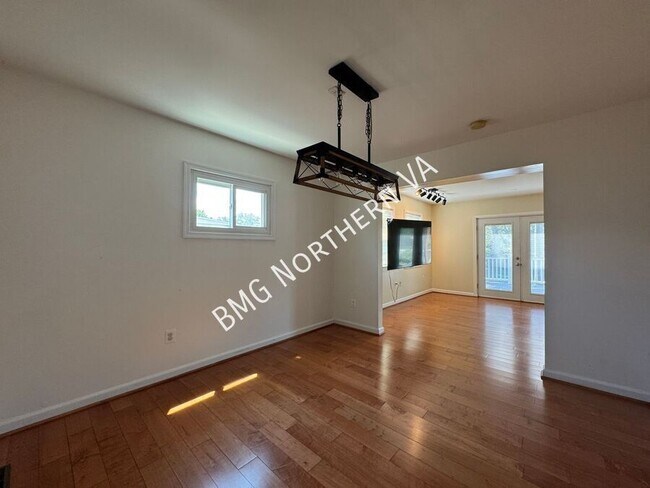 Building Photo - 1909 Rollins Dr