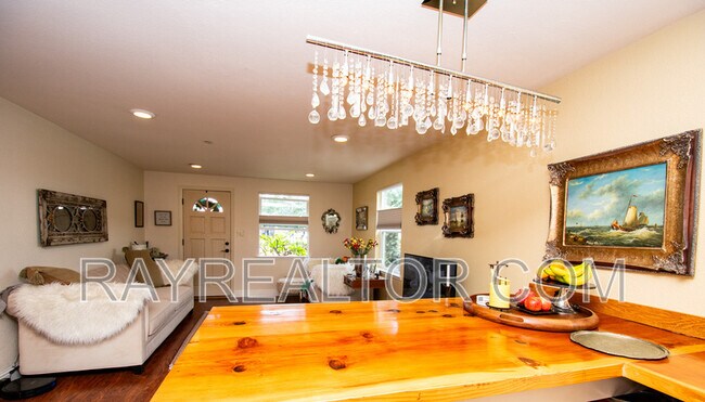 Building Photo - 40 Encina Ave