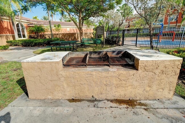 Building Photo - 4404 SW 160th Ave