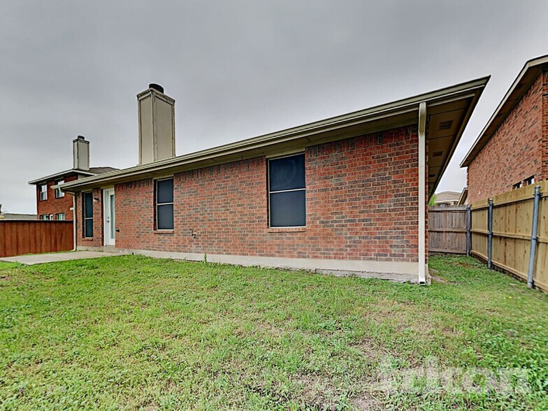 Building Photo - 626 Chapman Dr