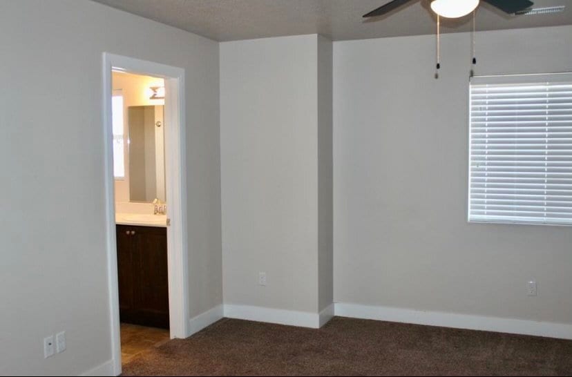 Building Photo - 173 E Fiddlers Canyon Rd