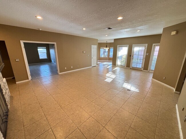 Building Photo - Stunning 3Bed/2Bath/2Car 1st Floor Condo with Private Yard, and Luxurious Amenities! $300 Off Mov...