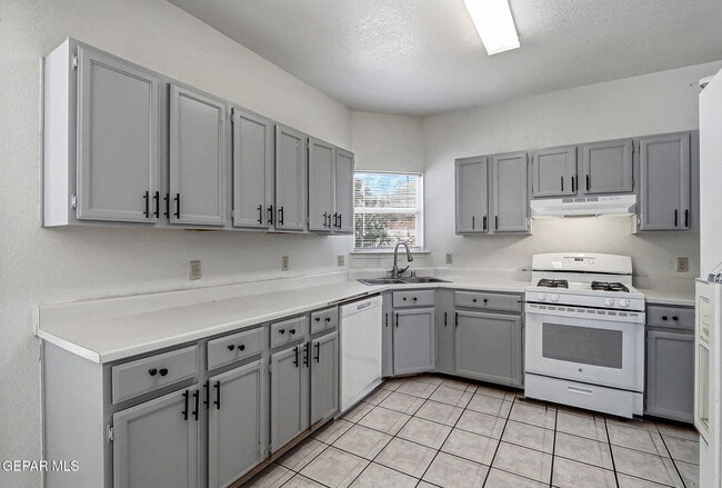 Building Photo - 7765 Dianjou Dr