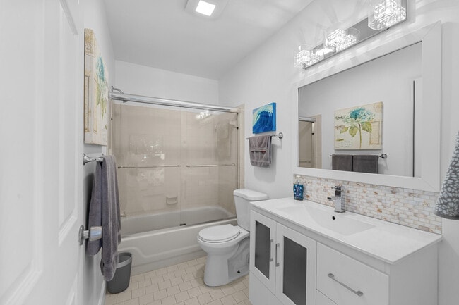 Building Photo - 2221 Florida Blvd