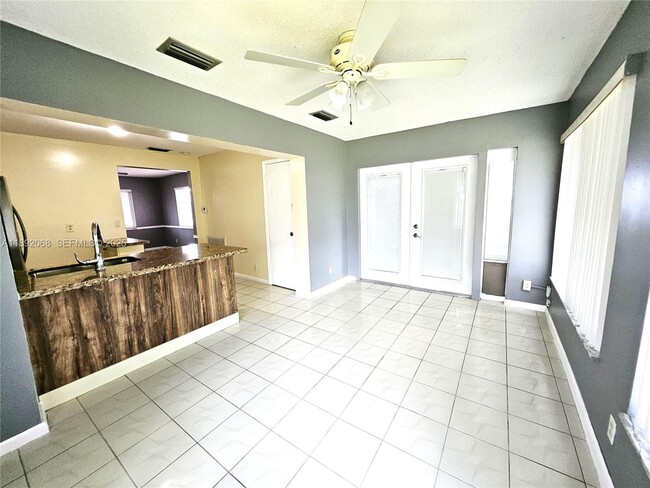 Building Photo - 1040 NW 73rd Terrace