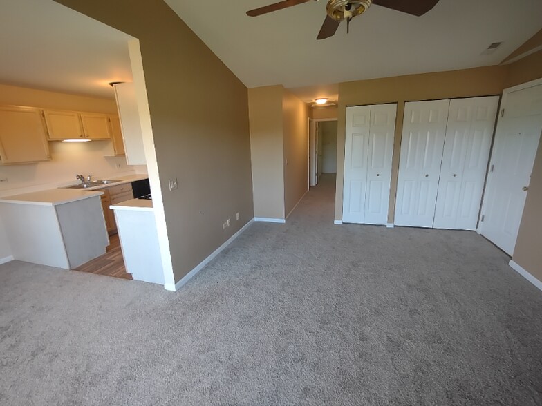 Building Photo - 280 Crestview Dr