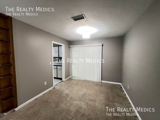 Building Photo - 1525 Fort Smith Blvd