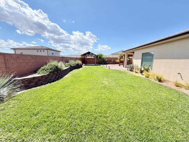 Building Photo - 1794 E Sunshine Trl