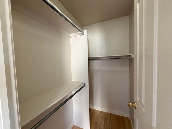 Building Photo - Premier Location!