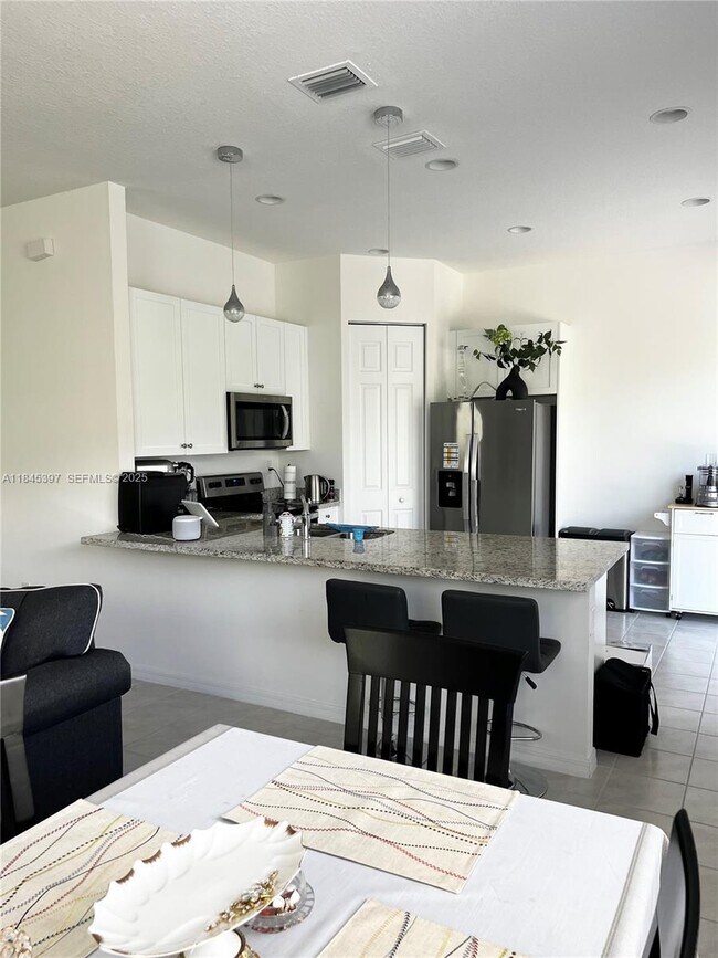 Building Photo - 8951 Madrid Cir