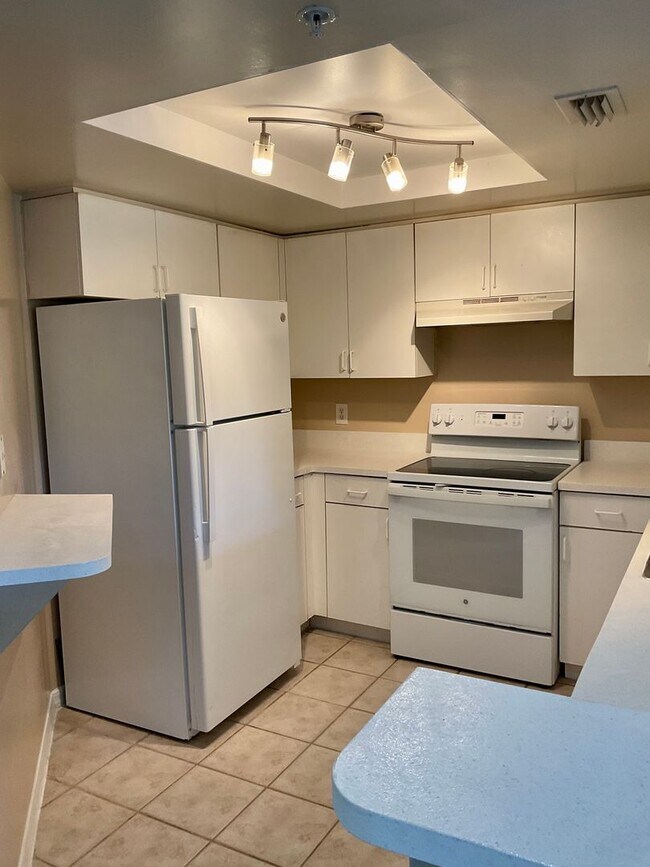 Building Photo - The Grand Isles - Key Lago