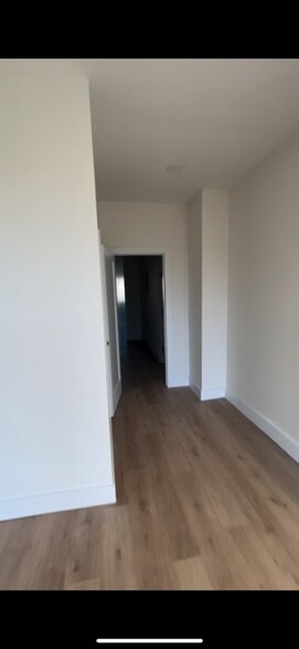 Building Photo - 906 Hancock St