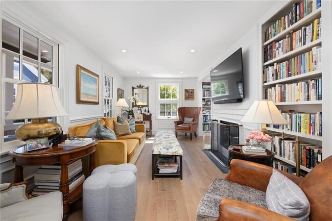 Building Photo - 9 Anthony St