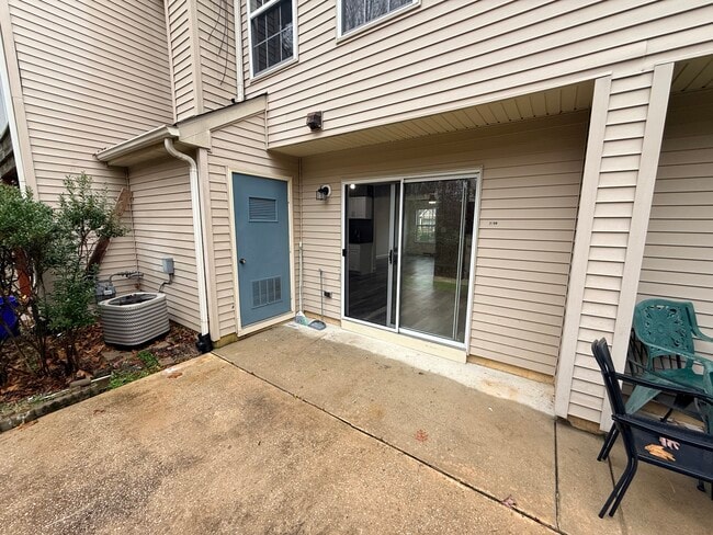 Building Photo - 2708 Falcon Ct