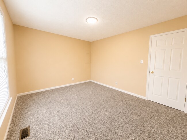 Building Photo - 3413 Clearwater Dr