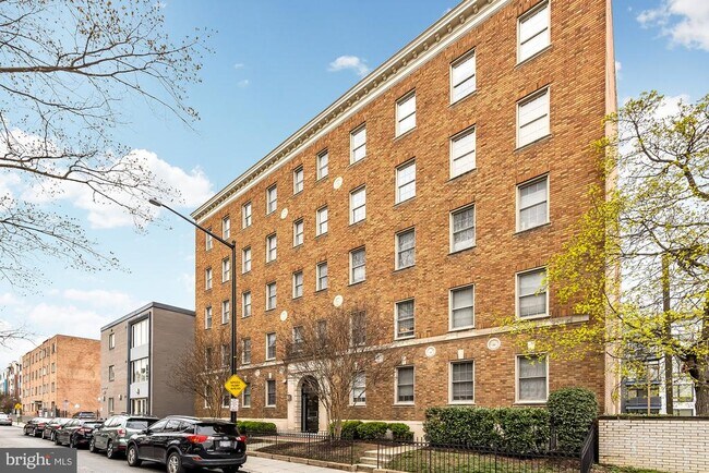 Building Photo - 1417 Newton St NW