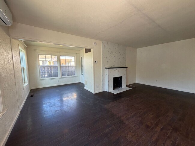 Building Photo - 564 E Street