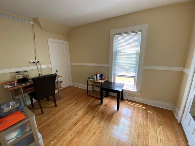 Building Photo - 208 Bassett St