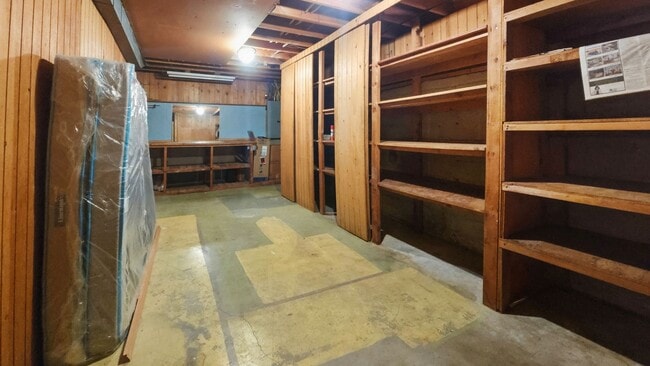 Building Photo - Beautifully Remodeled Bellevue Home in Prime Location