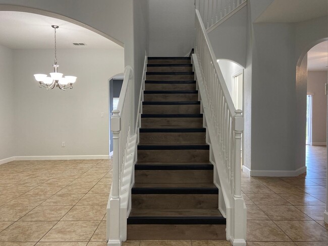 Building Photo - Spacious Waterfront 4BD/2.5BA Single Family Home in Orlando FL!