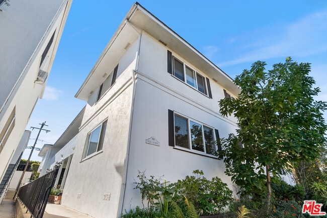 Building Photo - 9588 W Olympic Blvd