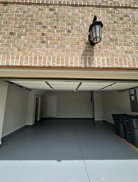 Building Photo - 3040 Regal Crown Dr