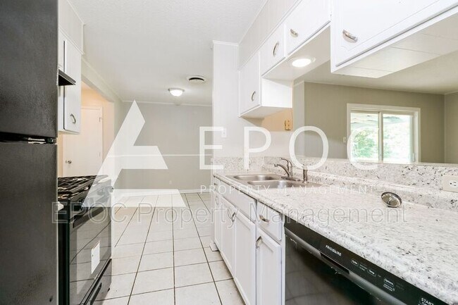 Building Photo - 1101 Swope Dr