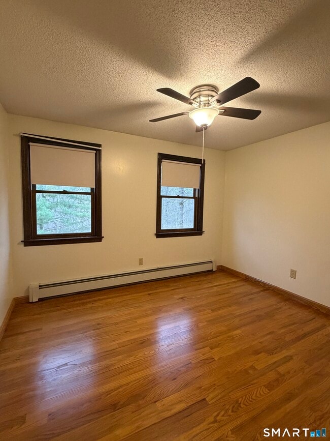 Building Photo - 8 Brook Ln