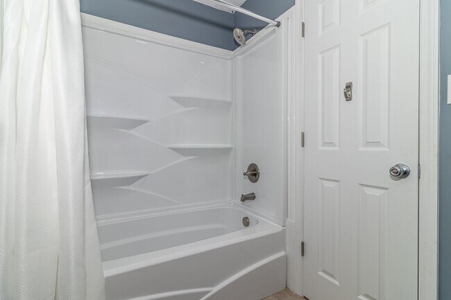 Building Photo - Beautiful and Updated 5 Bedroom Home