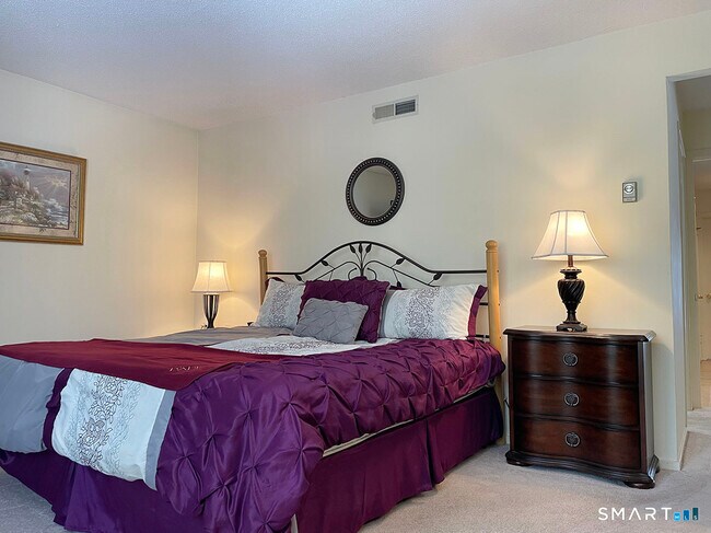 Building Photo - 6 Heritage Crest Dr