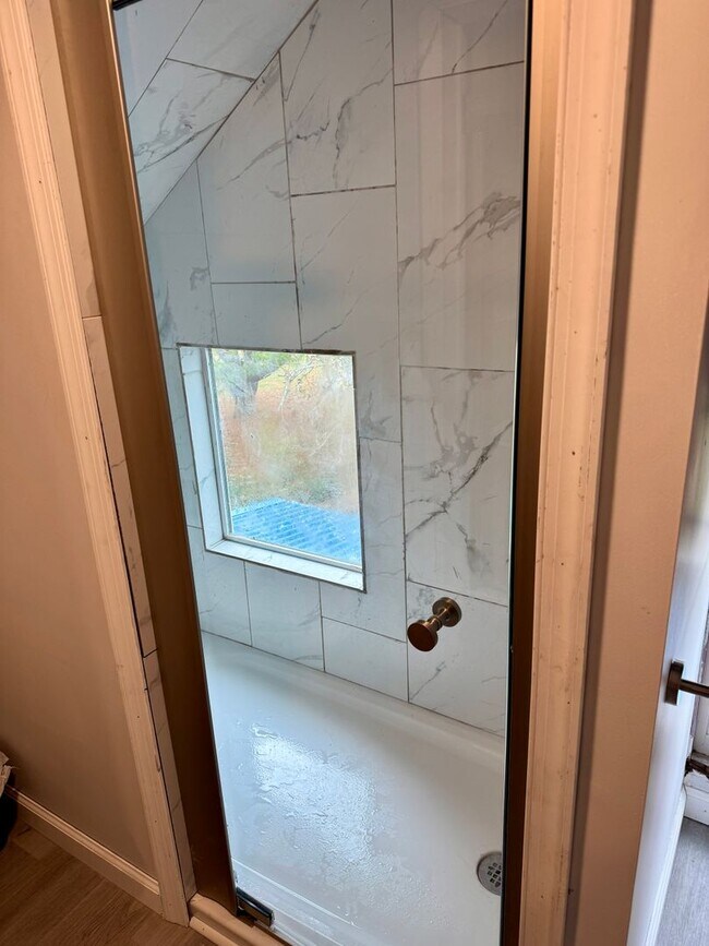 Building Photo - Charming Home in Pembroke with Yard & Storage