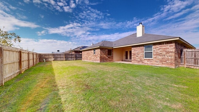 Building Photo - 2 WEEKS FREE RENT + $1,895 ONE STORY 4 BEDROOM WITH 3 FULL BATHS