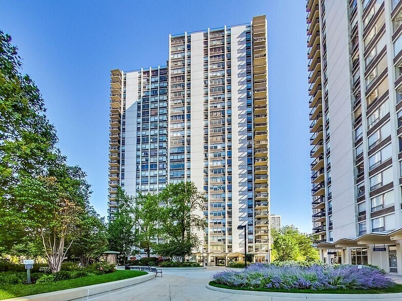 Building Photo - 1360 N Sandburg Ter