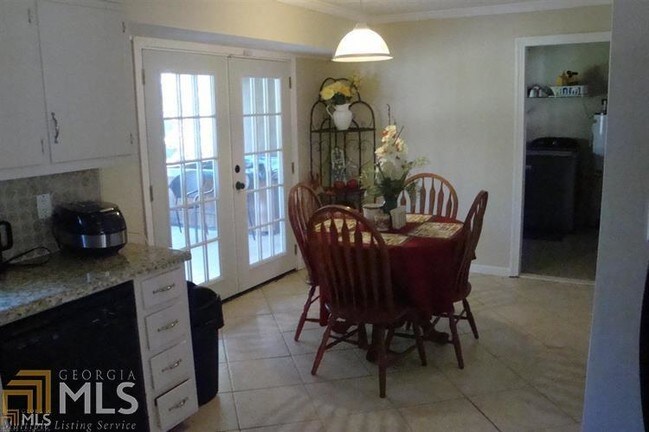 Building Photo - 2995 Riviera Dr