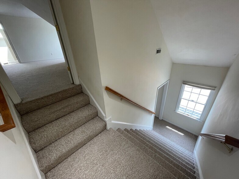 Internal private stairway to primary suite - 24 Spring Bars Rd