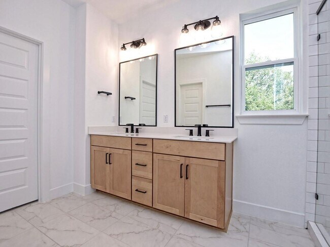 Building Photo - 920 Ray Berglund Blvd