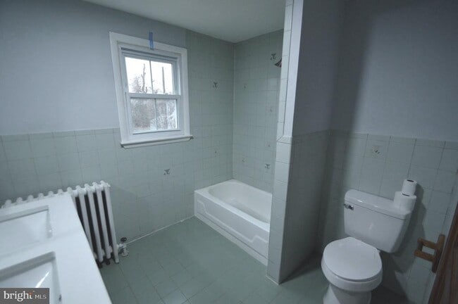 Building Photo - 322 Jones Ave