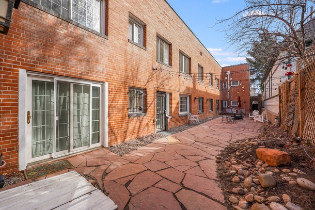 Courtyard - 1365 N Corona St