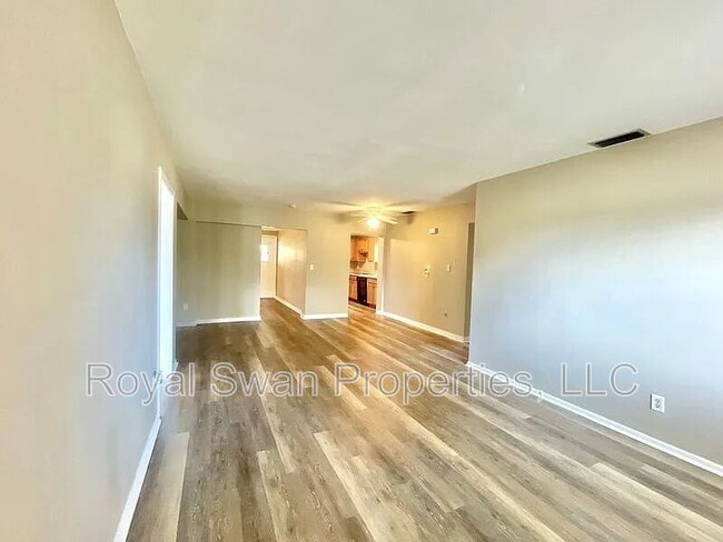 Building Photo - 114 Azalea St