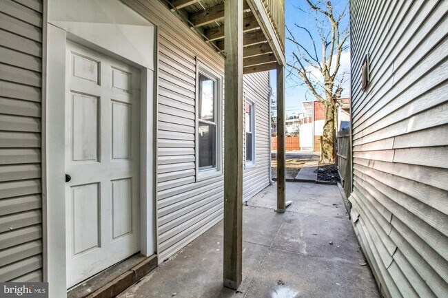 Building Photo - Coming Soon - Spacious 3 Bedroom 1.5 Bath ...