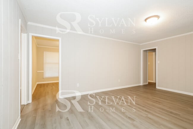 Building Photo - Enjoy living the good life in this 3 bedroom, 2.5 bathroom home